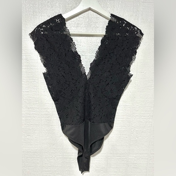 Zara Tops - Zara sleeveless lace bodysuit black size S